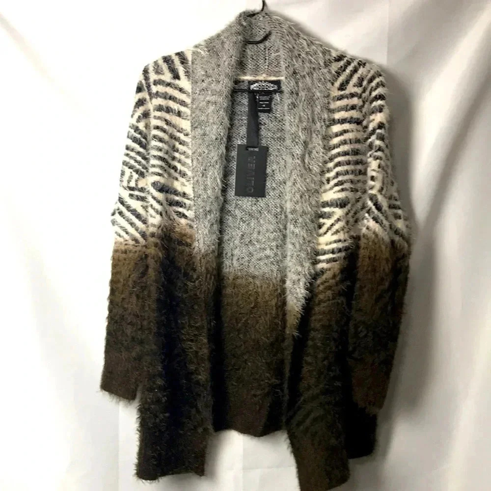 NWT OLIVER WO SZ‎ MED ANIMAL PRINT SWEATER. SOFT AND COMFY OPEN FRONT